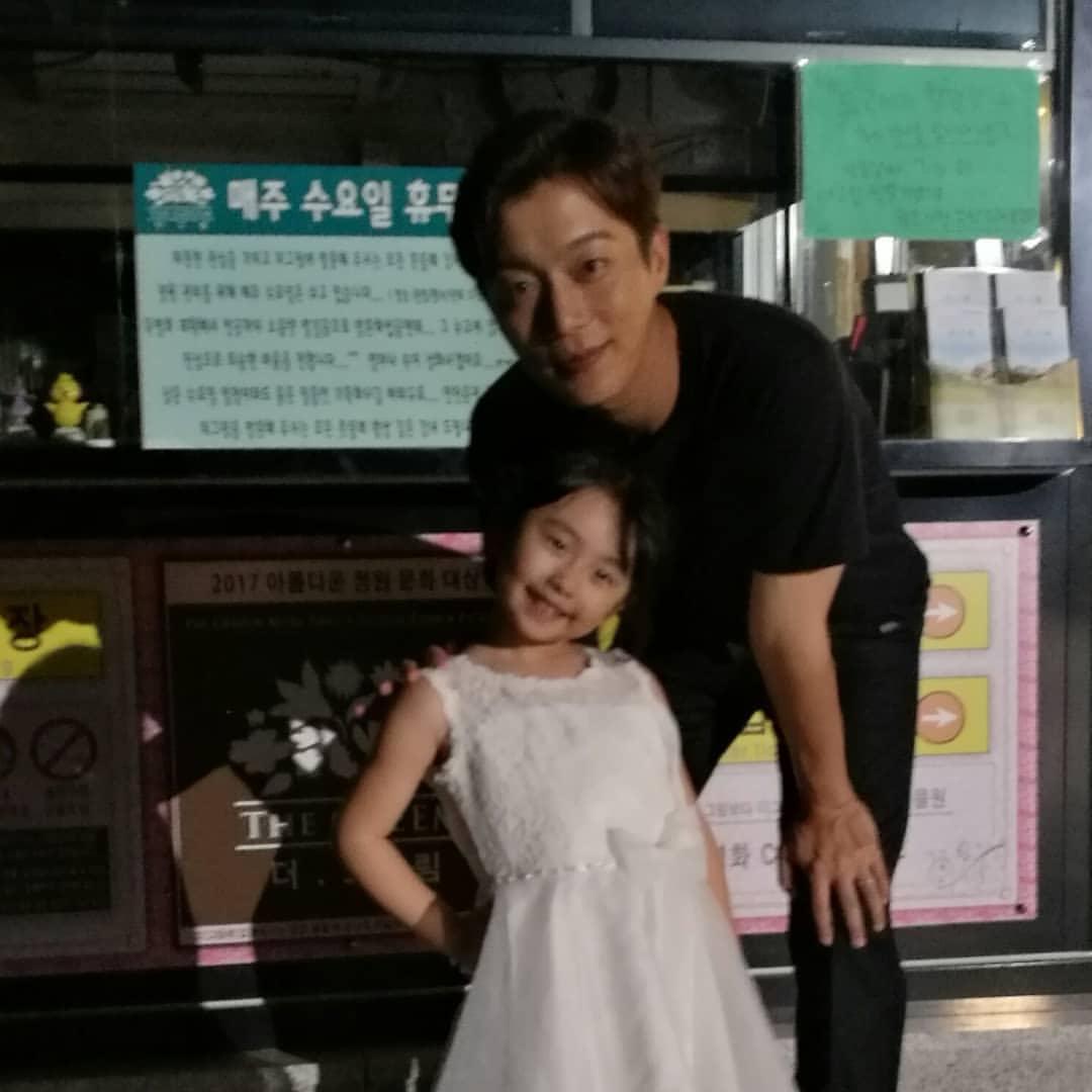 小妹妹上辈子是拯救了银河系了吧 现在回去投