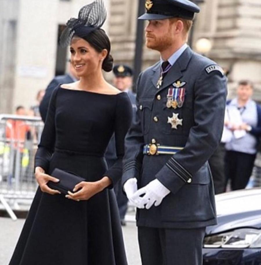 梅根一字肩小黑裙出席皇家空军百年庆典, 美过凯特, 优雅如奥黛丽