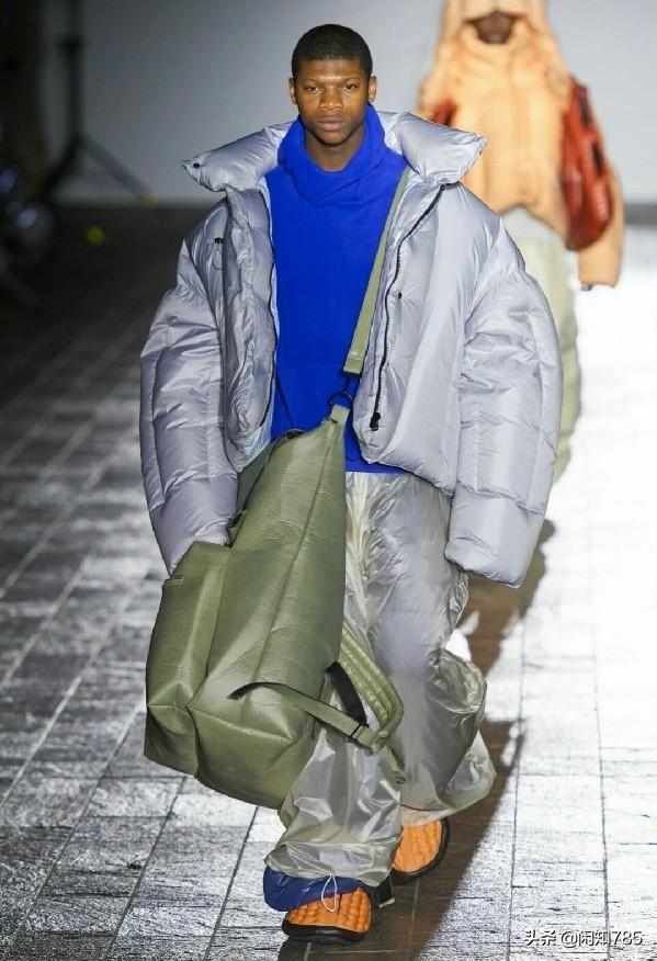 『服饰』时装秀上服饰太奇葩?为何有些设计不切实际,其实这只是一种手段