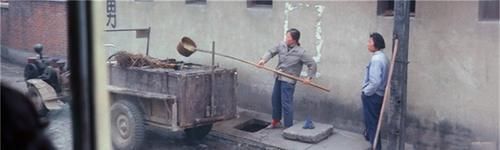  有钱人@1979年中国：图1是有钱人的家里，图5农民大伯带着鸭子乘