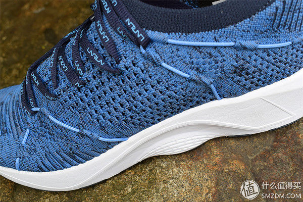 上了时装周，跑鞋也“变潮”-李宁轻云减震跑鞋开箱篇