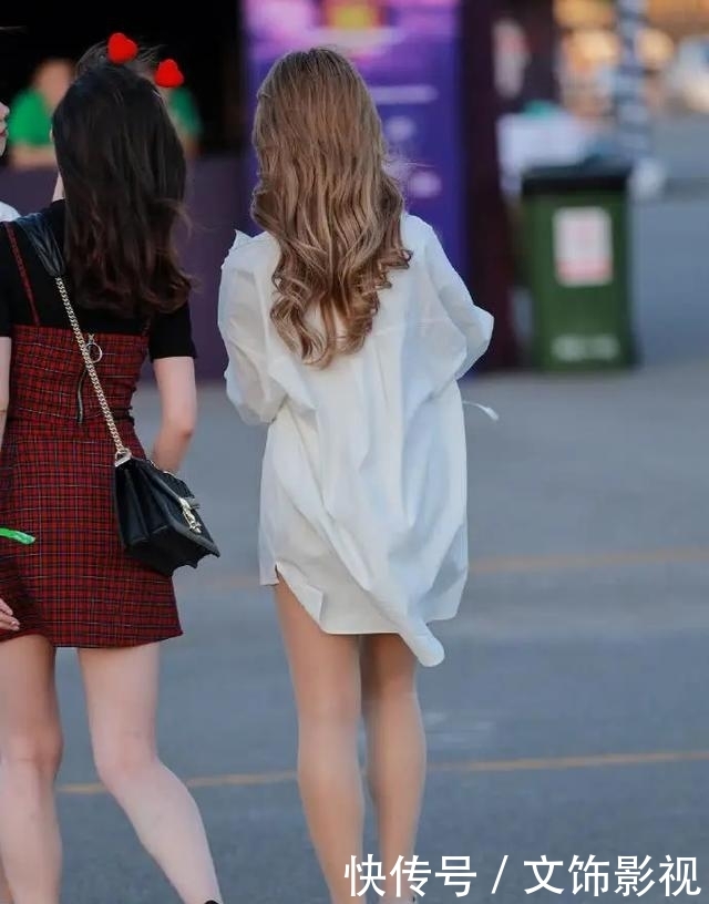 「感觉」选择休闲又时尚的穿搭,让自己的造型显得潇洒又随性