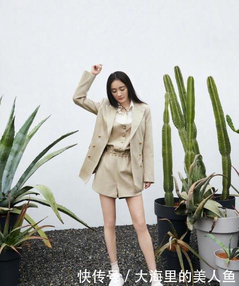 『杨幂』杨幂秀小细腿,却被发现墙都p歪了,90斤的“腿精”要求有多高