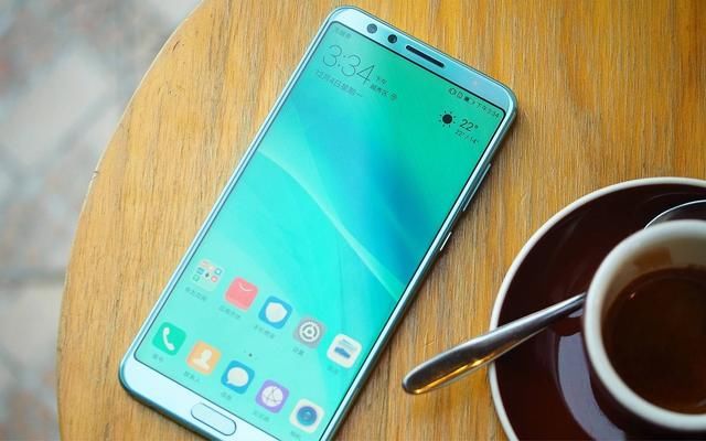 手持两千七:坚果PRO2与华为Nova2S该如何选