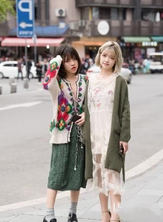  『气质』路人街拍，小姐姐这身打扮就很符合知性的温柔女人气质