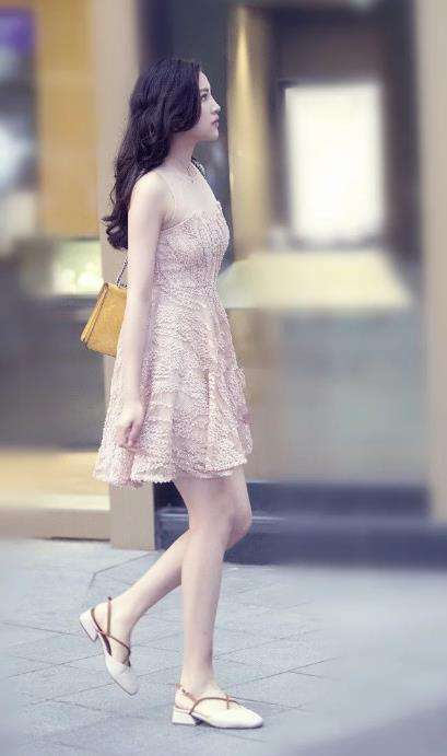 街拍: 美女太多了不知道怎么选了, 网友: 我觉得图7就很有气质