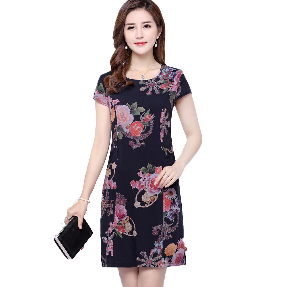 媳妇穿着这身棉绸裙，出门没人喊阿姨，让她偷着乐，确实洋气好看