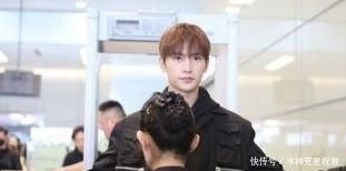 『检查』明星过安检:娜扎做作,杨洋撩女安检员,吴磊高冷,就服张艺兴!