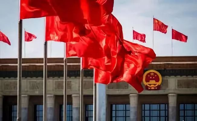 西方为何那么怕中国成功？美国人的答案令人意外！