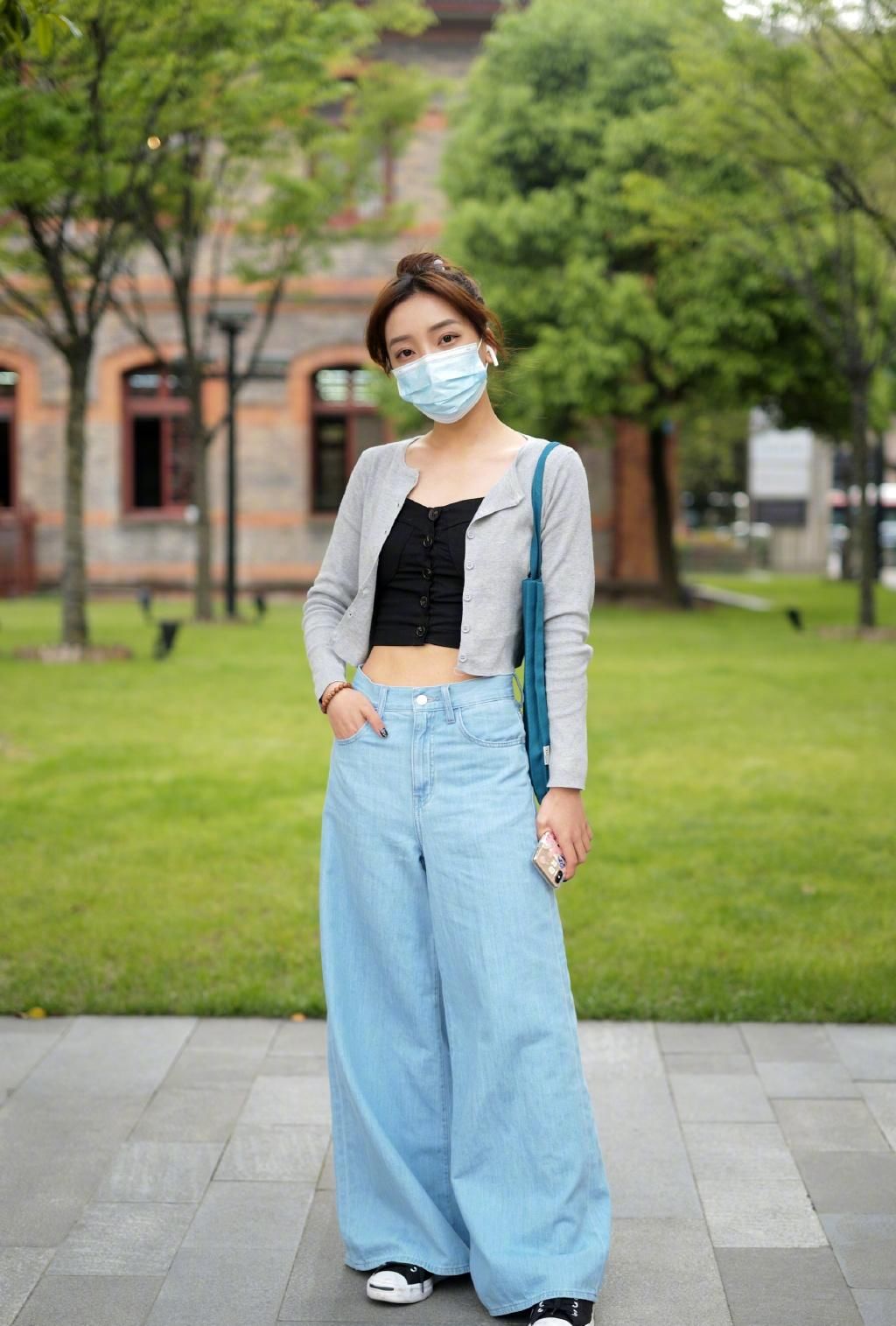 『美女』美女街拍:你见过山水饮过风声 说余生山水再不相逢