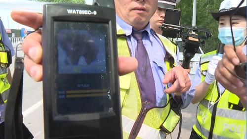  酒精测试|邹城男子酒后骑摩托被查还不认账 按酒驾进行处罚