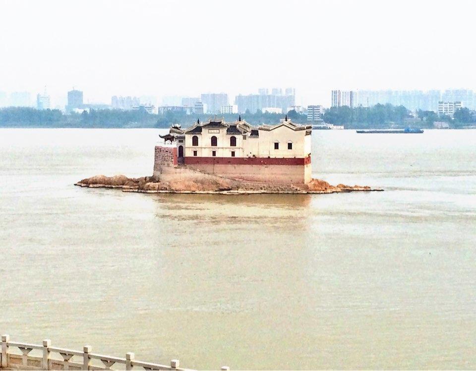 我国最霸气的寺庙，地处长江上，屹立百年不倒，不要门票