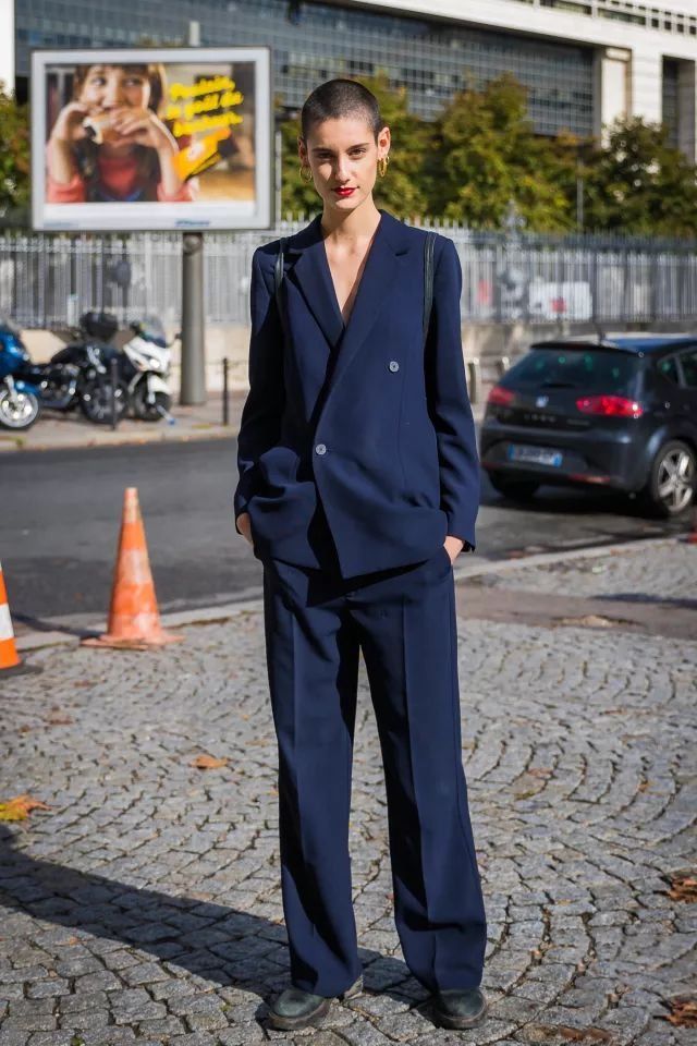 胸不平何以平天下!专治贫乳的穿衣法则告诉我们:平胸又如何，扛不