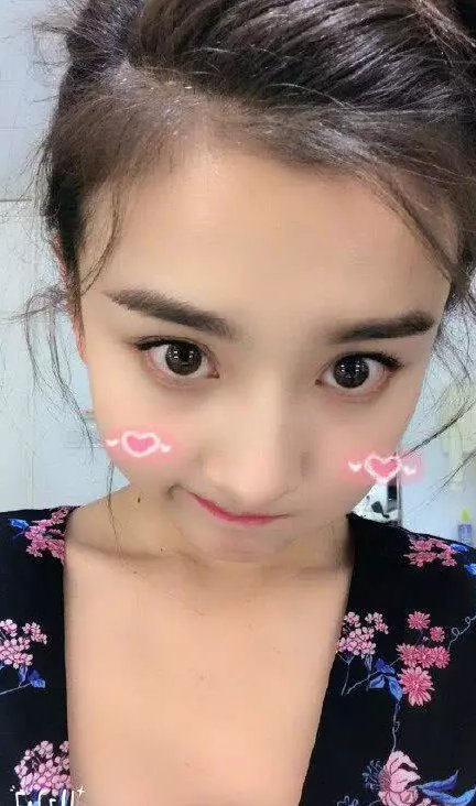 35岁王鸥和20岁宋祖儿同扎哪吒头，网友:真嫩和装嫩的差距!