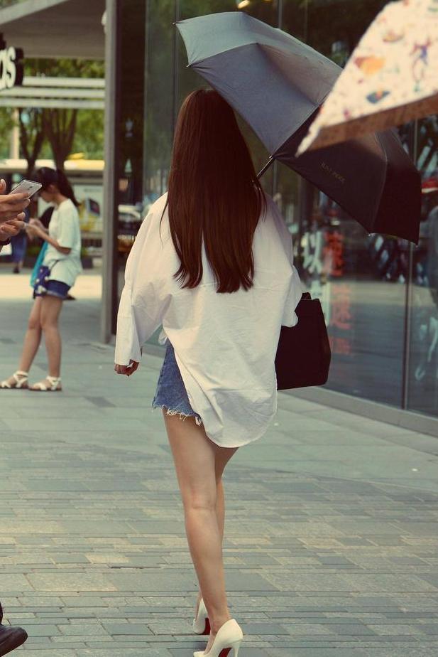 看了她们的身材，你会知道她们留下背影是有道理的