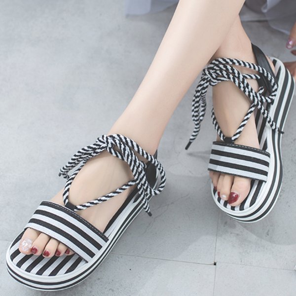 时尚又舒服的平底的凉鞋都在这，气质又迷人，值得你拥有