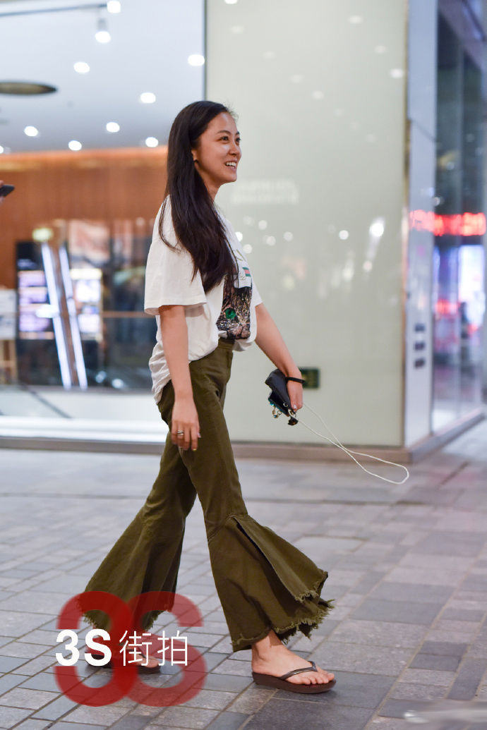 街拍成都:减龄的穿搭，穿出小女人的幸福