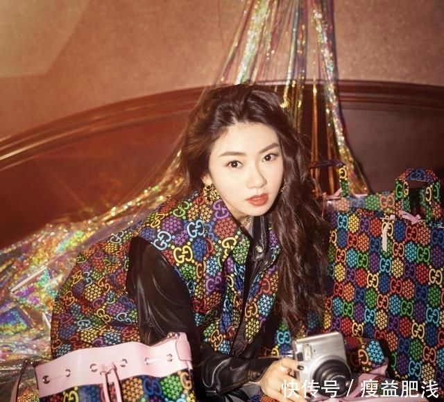  [高调]程晓玥穿一身名牌凹造型，换了发型气质都变得不一样，美得太高调