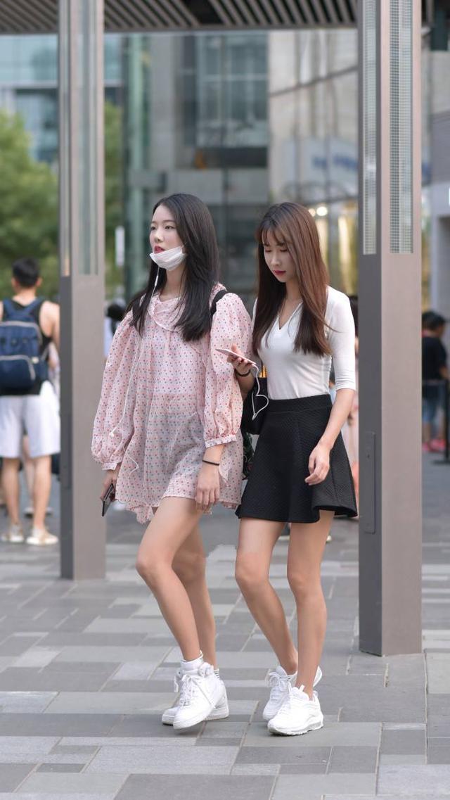 气质@春天搭配小白鞋,让你气质又时髦