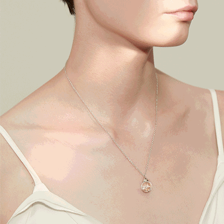 晶莹剔透的水晶球戴身上,真是又美又仙