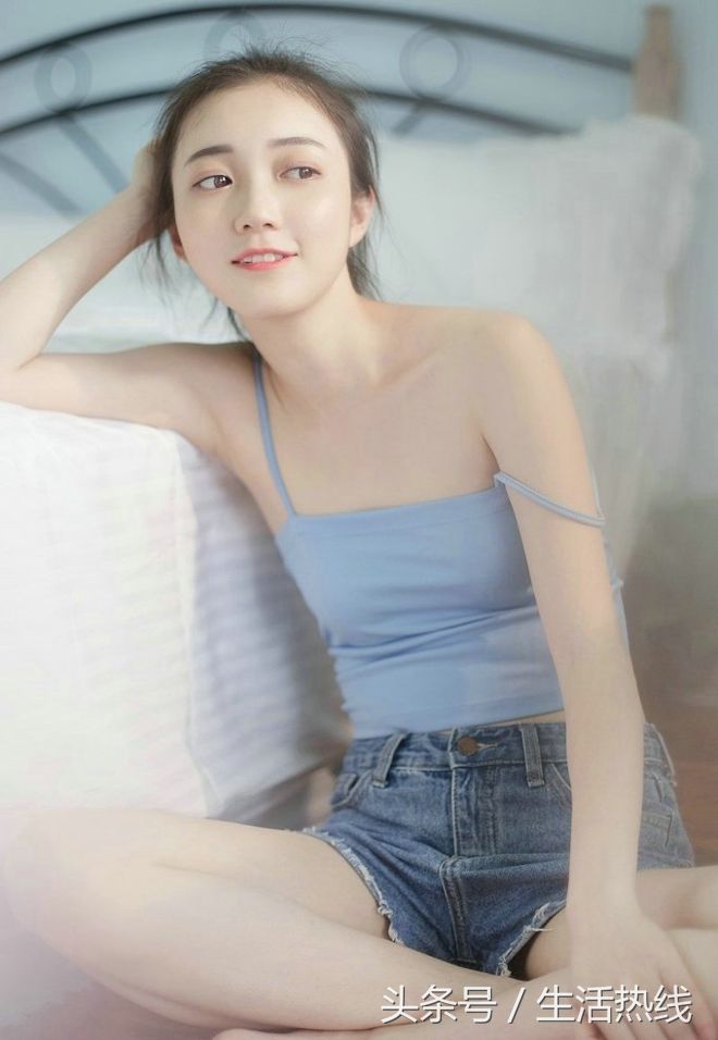 阳光气质美女，是炎热夏季里的一道亮丽风景，天使之美不容错过