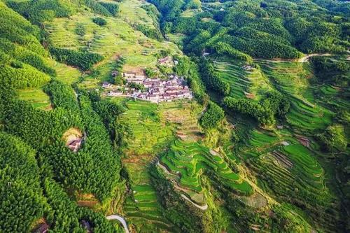 看山看云看梯田,人间仙境南尖岩