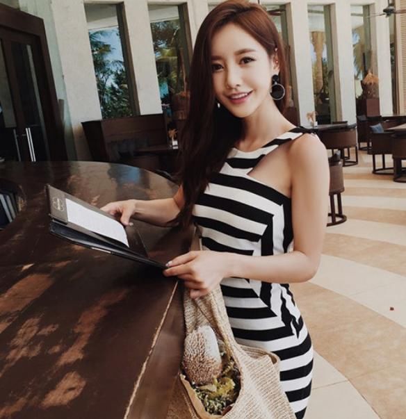 紧身包臀裙：小姐姐的打扮，既优雅与魅力又清纯和性感！