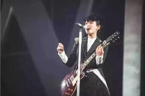 小个子刘若英48岁靠气质在冻龄,舒服的穿搭完全不输流量小花!