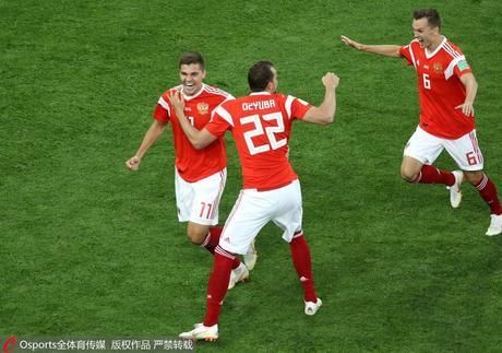 高清:俄罗斯对阵埃及 久巴佐布宁抵头庆祝欢呼