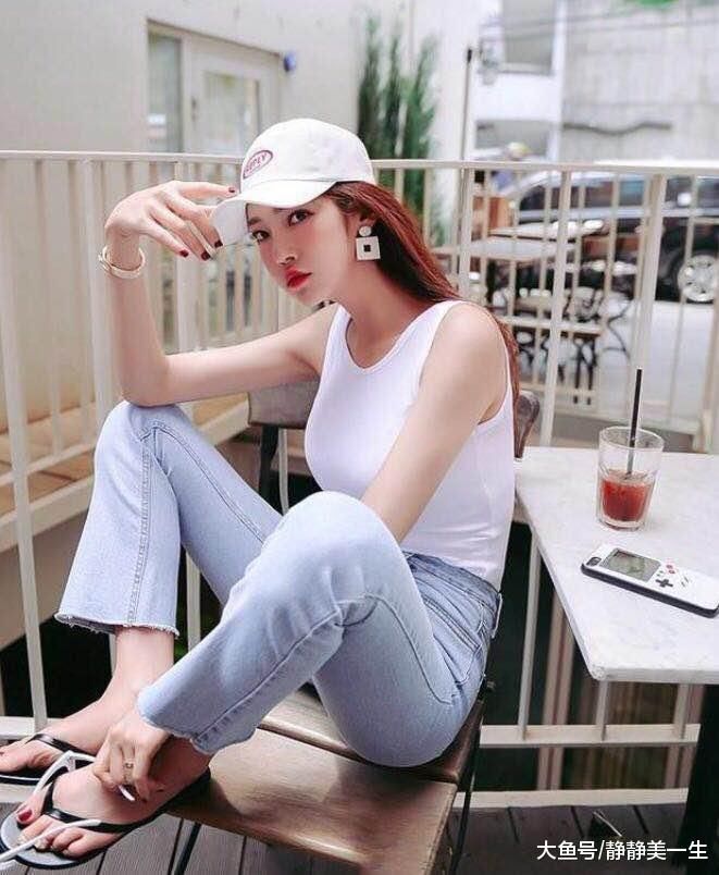 不吸烟的女孩儿也要穿上最流行的烟筒裤!