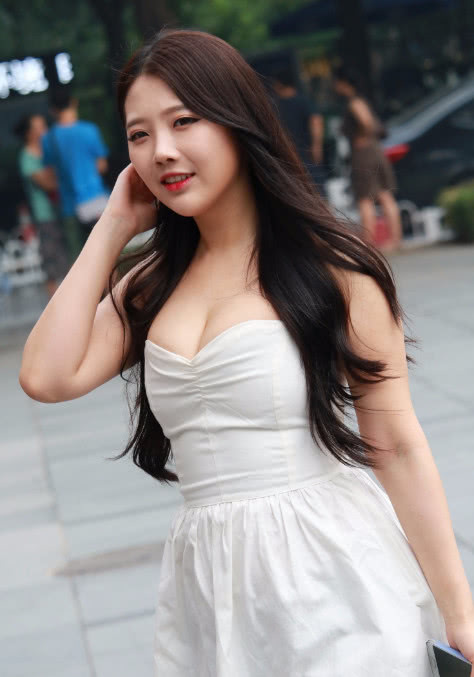 肉肉的小姐姐身材竟然这么好，小姐姐们别再迷恋体重了体型很重要