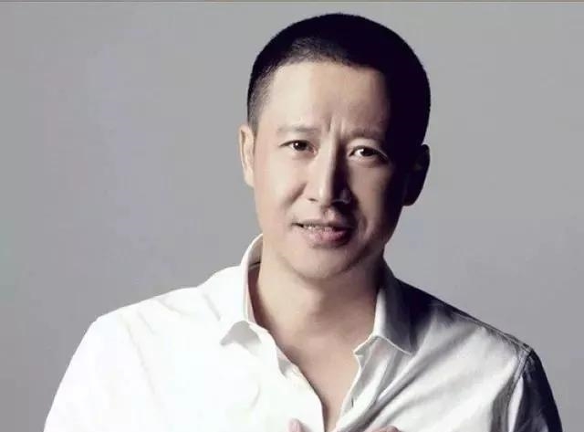 「镜头」他是知名老演员,带红王宝强,因挡住小鲜肉镜头被一把推倒在地