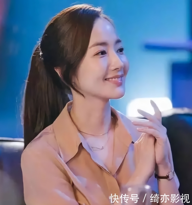 \"i4\": \"http://p0.qhimgs4.com/t010feea72212823a40.jpg?size=640x425\"没想到,2020年的赢家是这种裙子,太显身材了吧