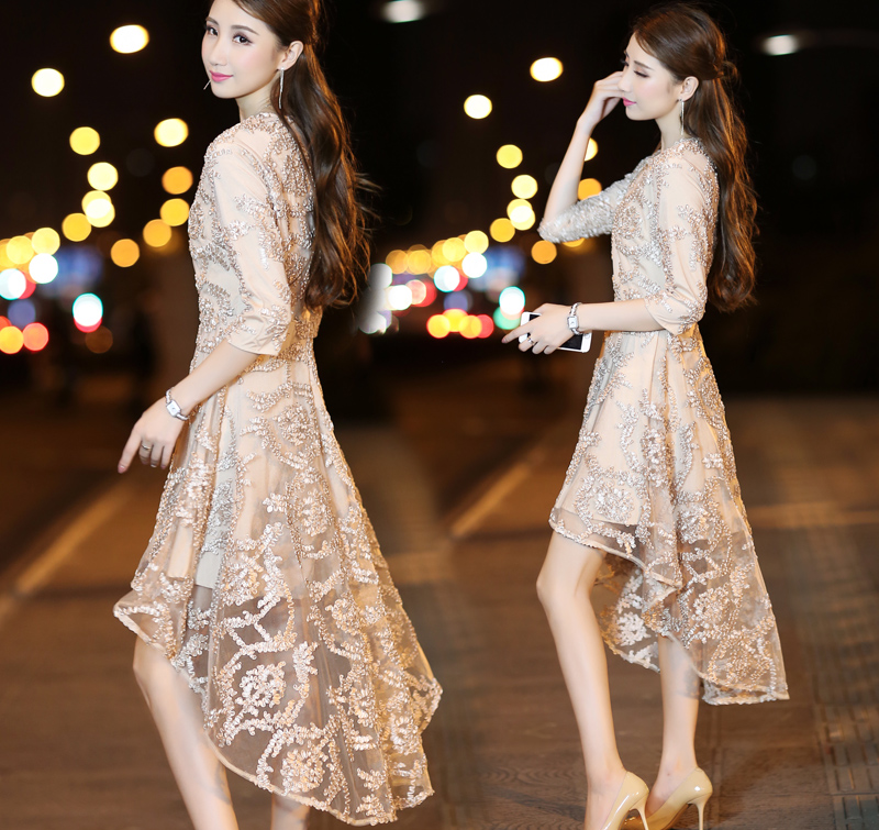 女人多大都不能当黄脸婆，这几款连衣裙优雅高贵，走哪都好有气场