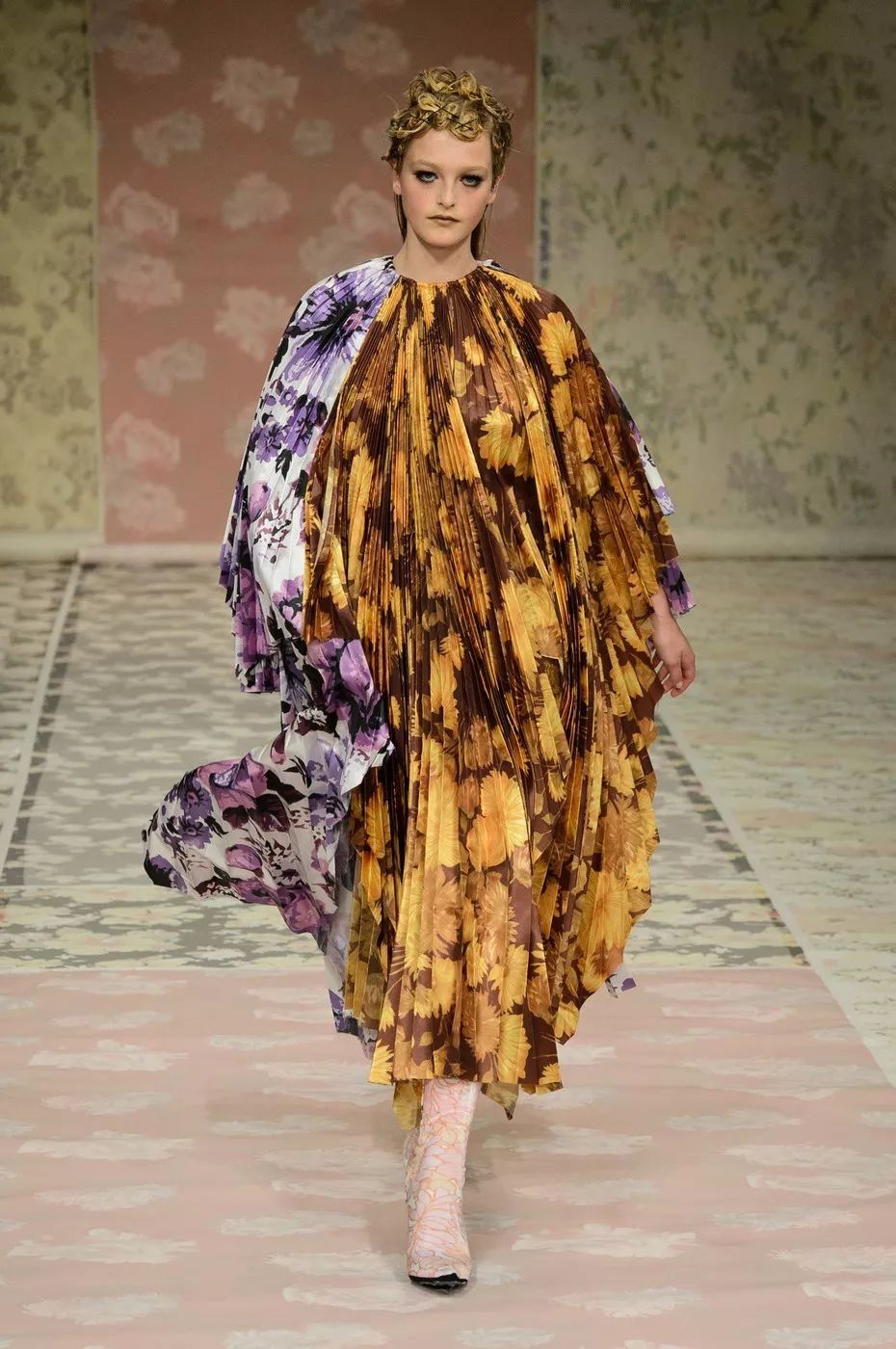 从秀场到街头，今夏最火的连衣裙是这一条!