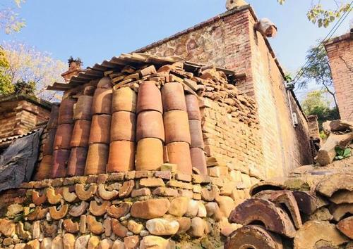 “铜钱”垒墙,陶瓷盖房,河南这座“土豪村”曾比肩景德镇