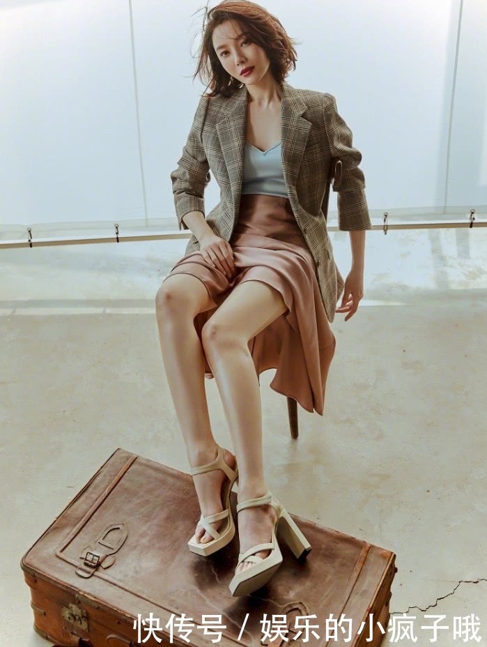 陈数的连衣裙，一半热情似火一半冷艳无情，这气质世间少有！