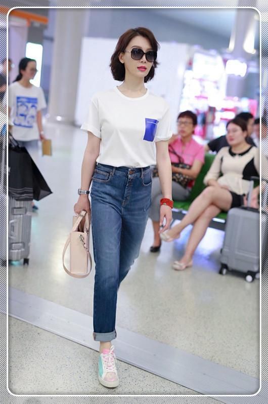 当41岁陈数和26岁杨紫同穿牛仔裤，才知道自律与放纵的差距有多大