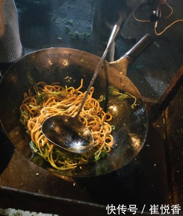  猪油：自己在家炒的面为什么不如外面小吃摊的炒面好吃