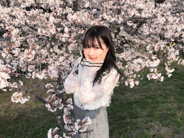 纱英在节目里几乎零镜头却硬是凭颜值火了