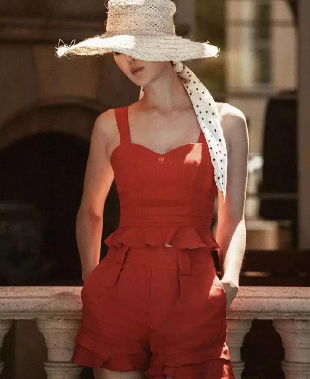 「值得」今夏最值得入手的时尚单品小方领,显瘦还显脸小!