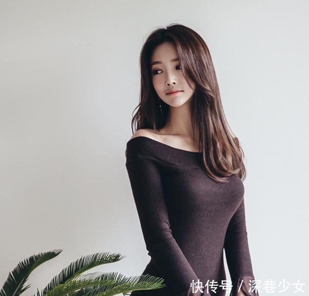 年轻姑娘多穿针织包臀裙，瞧瞧朴正允的上身样子，高贵典雅有气质