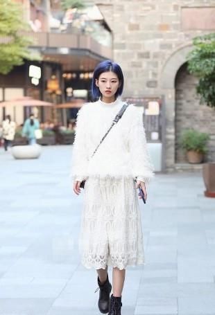  【半身裙】路人街拍，小姐姐选择白色蕾丝半身裙，很显气质