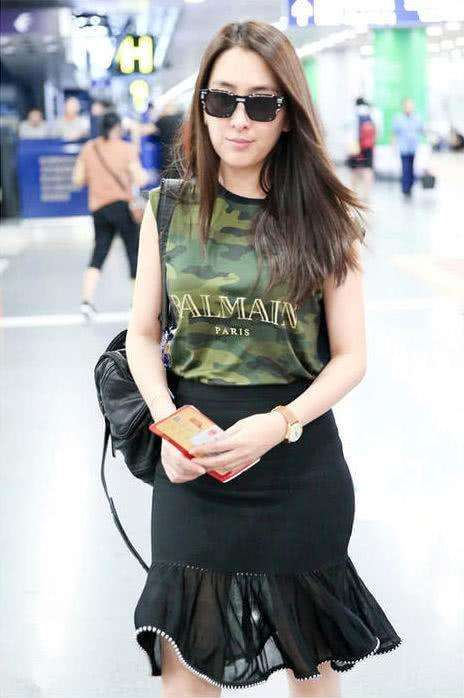 真服了马苏, 胯太宽还穿包臀裙, 网友: 不忍直视