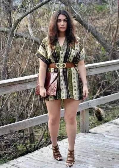 她很胖，但是她却把衣服穿的如此漂亮!