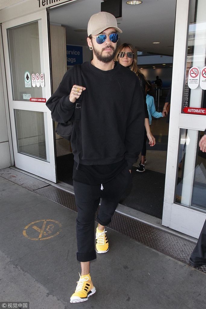 海蒂克鲁姆精心穿搭似机场“走秀”  男友和女儿再次同出镜已然一