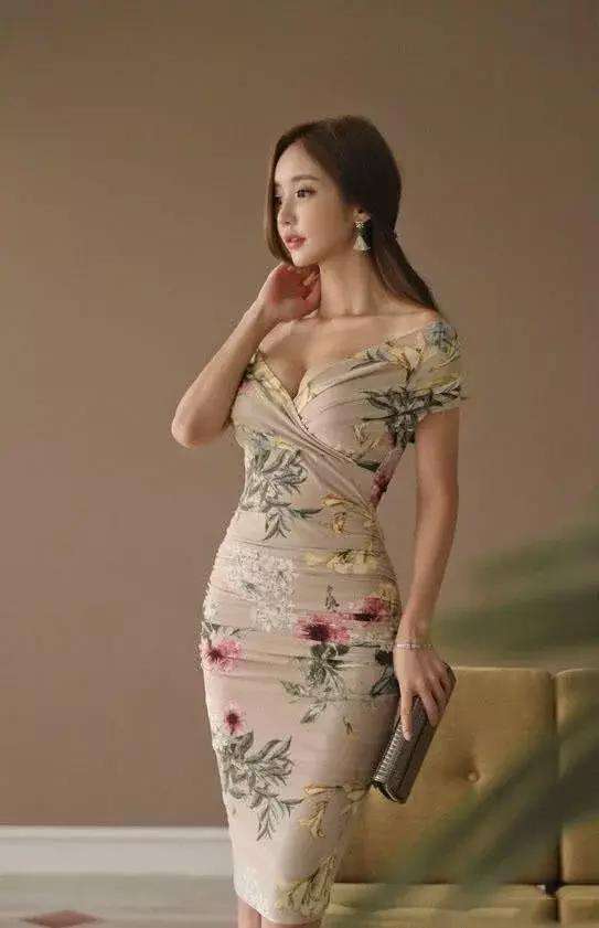 街拍：漂亮的包臀裙小姐姐, 曼妙身姿很迷人