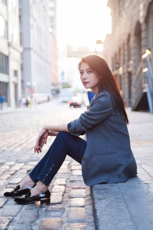 高圆圆嫩过90后!神难驾驭的绸缎长裙，能穿出惊艳效果只有她!