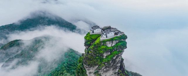 贵州深山藏着一座天空之城，如此险峻至极，顶上居然建有房子