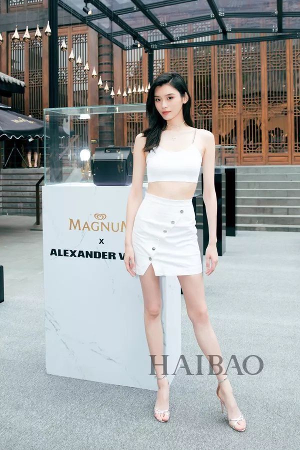 怎么穿也不时髦?是扣子没钉对地方吧